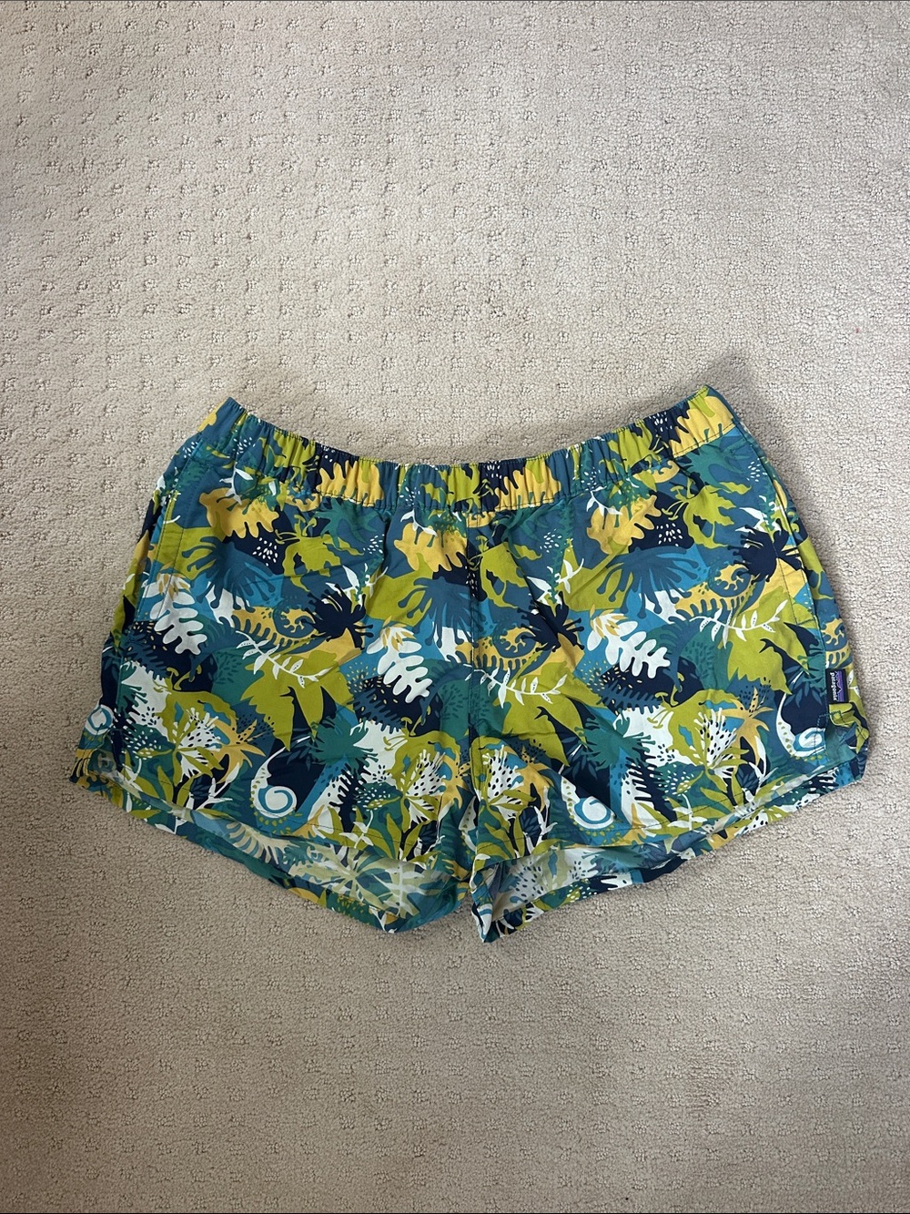 Patagonia Women’s Tropical Print Athletic Shorts with Pockets Size Large